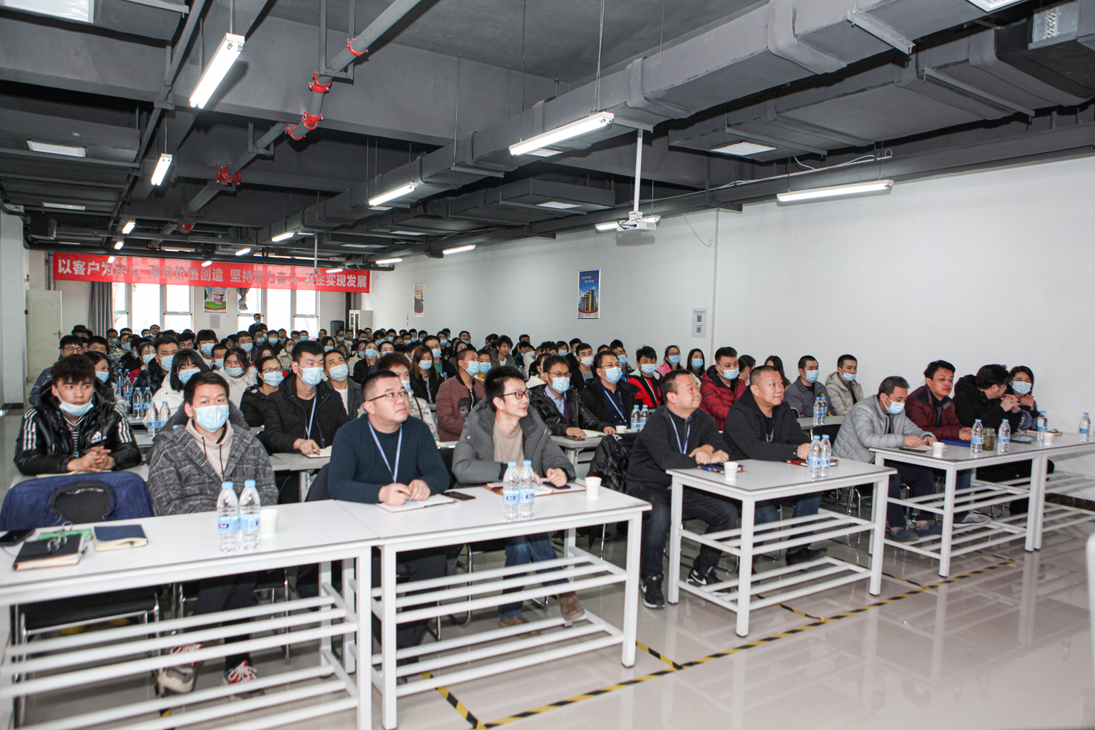 Huayi microelectronics manufacturing department organized IFX mass production mobilization meeting
